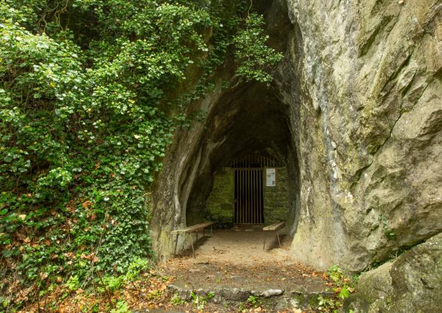 Entrée de la grotte de Rochefort