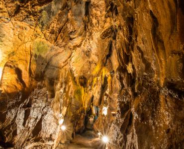 Un couloir de la grotte de Rochefort